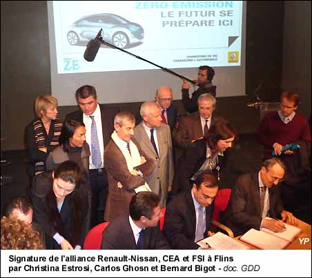 Signature de l'alliance Renault-Nissan, CEA et FSI à Flins <br />par Christina Estrosi, Carlos Ghosn et Bernard Bigot