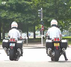motards surveillant la circulation (doc. Yalta Production)