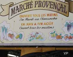 march&eacute; couvert d'Antibes