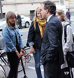 Luc Chatel discute avec des élèves du lyéce Louis-le-Grand