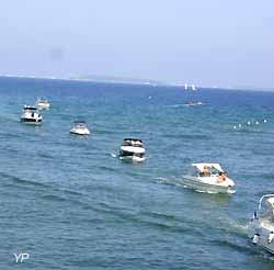 bateaux de plaisance rentrant au port de Mandelieu