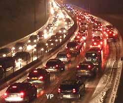 autoroute bloqu&eacute;e par la neige (doc. Yalta Production)
