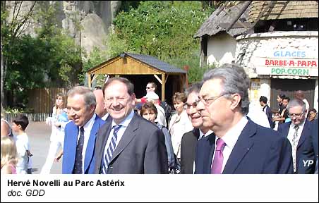 Hervé Novelli au Parc Astérix