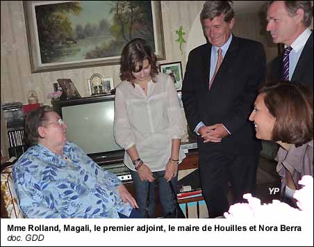 Mme Renée Rolland, Magali, le premier adjoint, Alexandre Joly, le maire de Houilles et Nora Berra