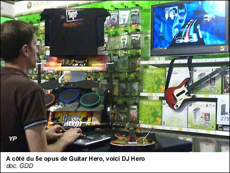 A côté du 5e opus de Guitar Hero, voici DJ Hero