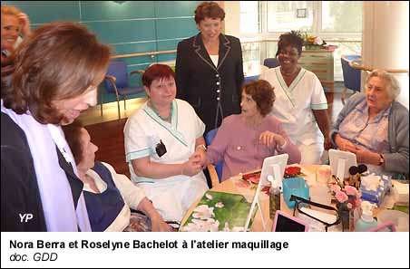 Nora Berra et Roselyne Bachelot à l'atelier maquillage