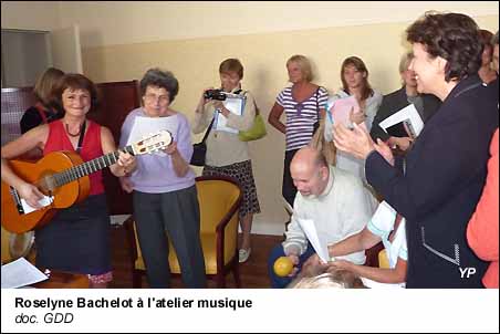 Roselyne Bachelot à l'atelier musique