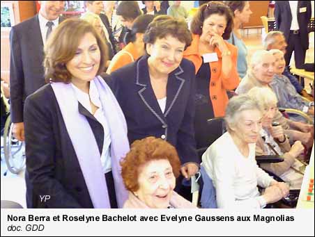 Nora Berra et Roselyne Bachelot avec Evelyne Gaussens, directrice des Magnolias