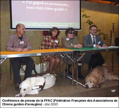 Conférence de presse de la FFAC (Fédération Française des Associations de Chiens guides d'aveugles)
