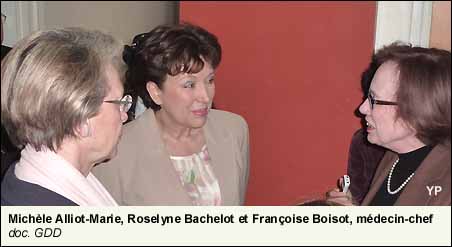 Michèle Alliot-Marie, Roselyne Bachelot et Françoise Boisot, médecin-chef