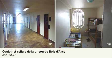 Couloir et cellule de la prison de Bois d'Arcy
