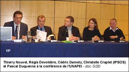 Thierry Nouvel, Régis Devoldère, Cédric Dametz, Christelle Craplet et Pascal Duquenne à la conférence de l'UNAPEI