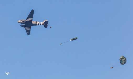 Saut en parachute à l'occasion du 70e anniversaire du Débarquement de Normandie (doc. Thierry Houyel)