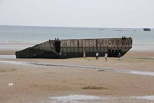 Caisson Mulberry sur la plage d'Arromanches (doc. Yalta Production)