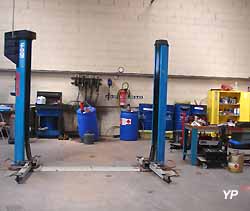 dans un garage 