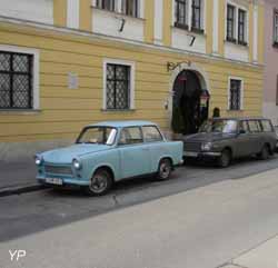 Traban et Wartburg 353 break 