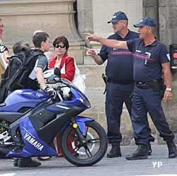 motard et policier (doc. Yalta Production)