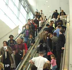 foule sur les escalators 