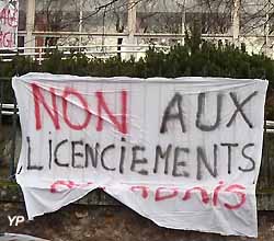 banderole contre les licenciements