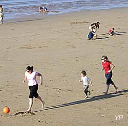 famille sur la plage 