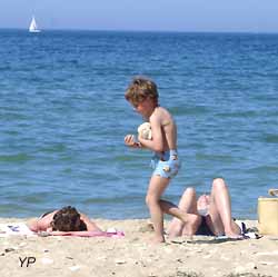 enfant sur la plage 