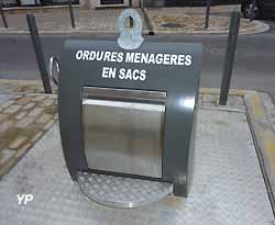 borne pour les ordures ménagères