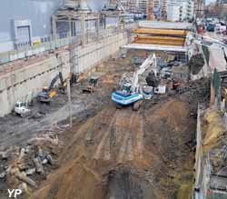 Excavation géante dans le sol de Paris