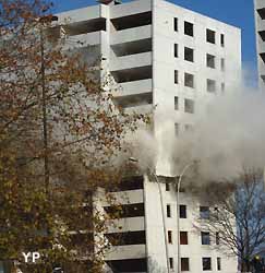 destruction d'une tour HLM à Argenteuil