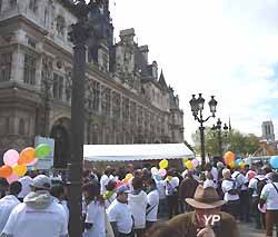 lancement de la campagne de l'UNAPEI sur le parvis de l'Hôtel de ville de Paris