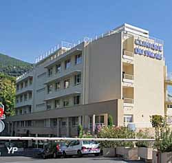 Clinique du Palais (doc. Yalta Production)