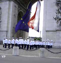 cérémonie à l'Arc de triomphe 