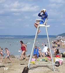 surveillant de baignade sur la plage 