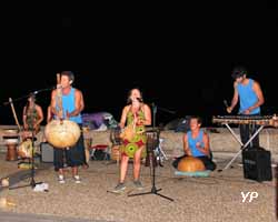 orchestre sur le bord de la plage (doc. Yalta Production)