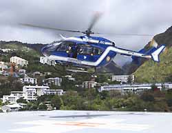 transport sanitaire en hélicoptère (doc. CHR Réunion)
