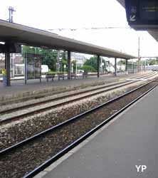 quais de la gare de Chartres